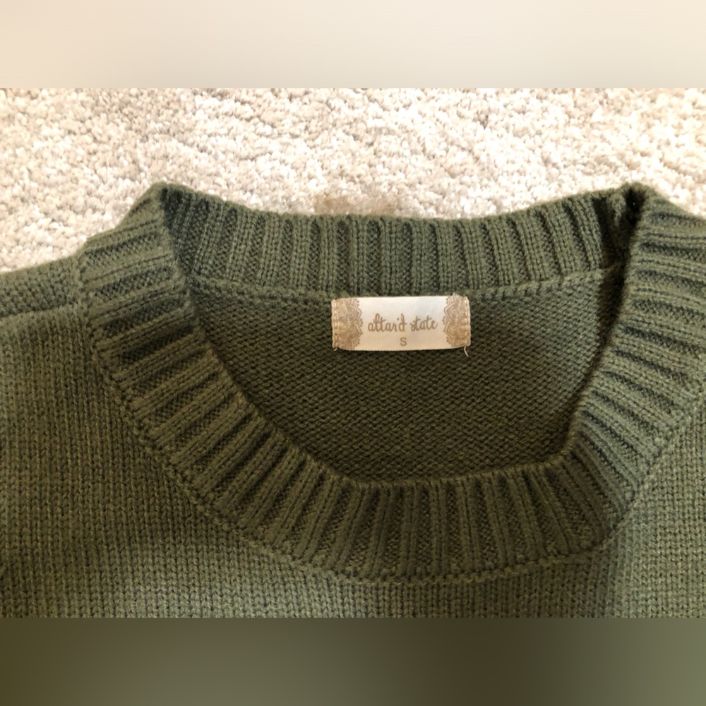 Altar’d State Olive Green Y2K Cropped Long Sleeve Embroidered Flower Sweater SzS - Picture 6 of 12